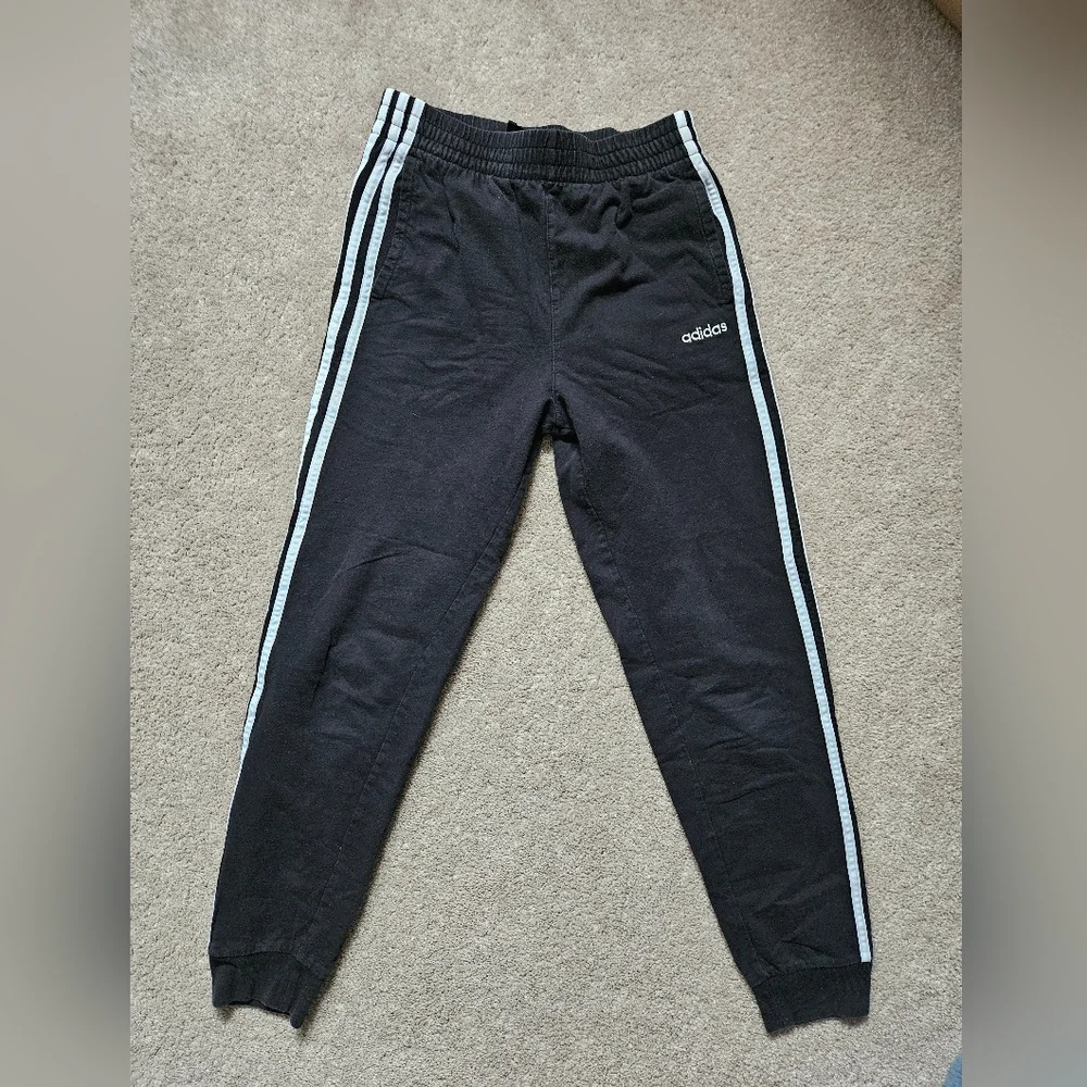 Small ADIDAS pants - Picture 2 of 5